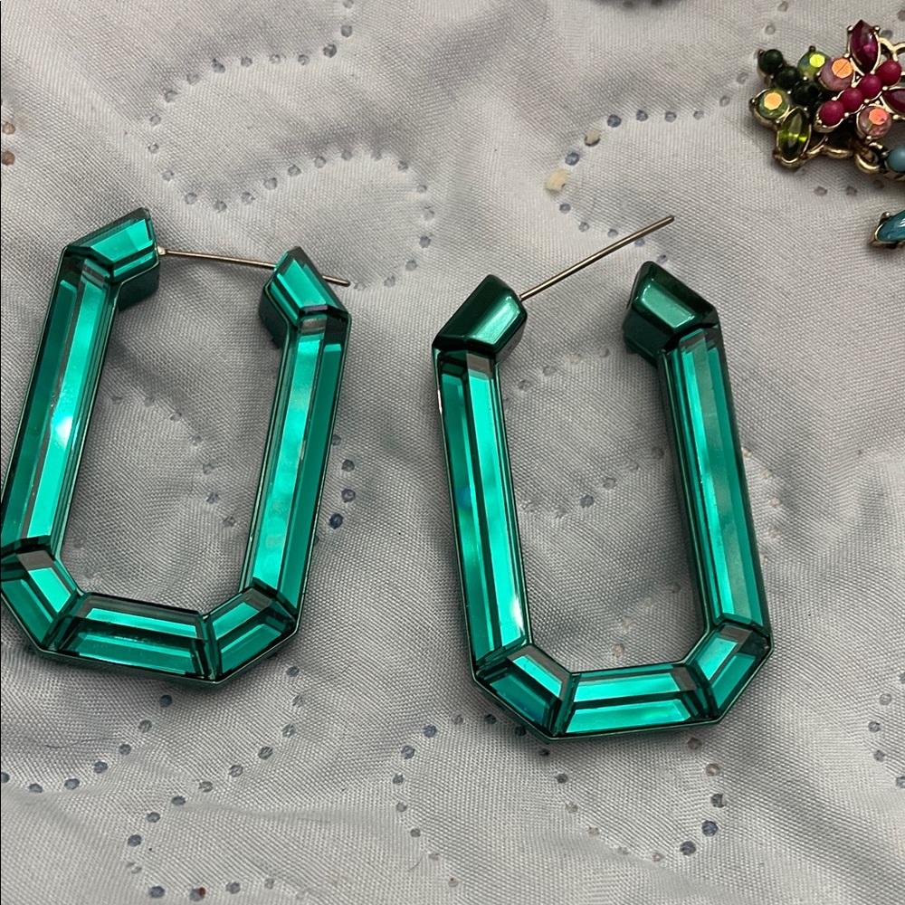 Swarovski Elegant Green Geometric Earrings